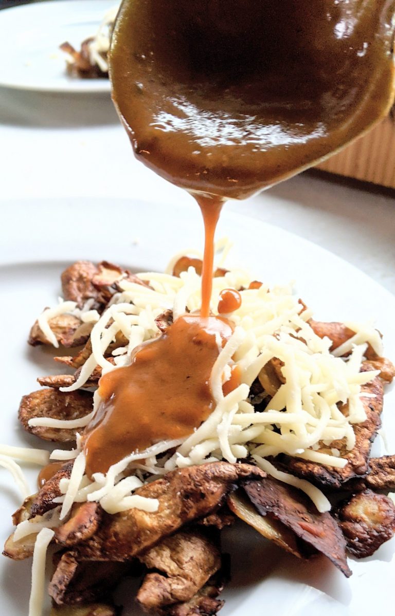 dirty poutine with mozzarella recipe for poutine with potato skin poutine fried potatoes with gravy and cheese curds
