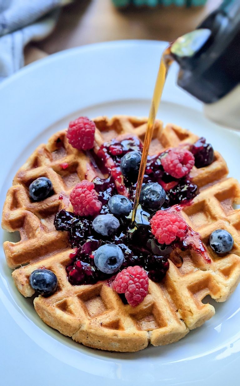 berry compote for pancakes waffles french toast oatmeal and crepes healthy berry sauce for breakfast berry compote reicpe veagn gluten free whole30 berry compote