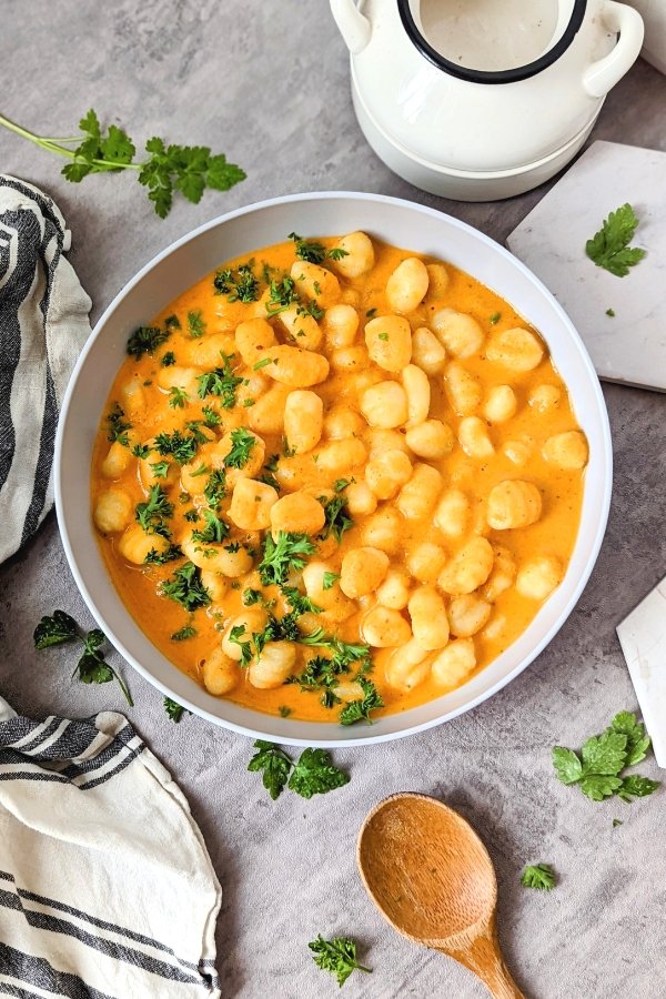 vegetarian gnocchi with tomato cream sauce recipe healthy vegan creamy gnocchi with tomato sauce and cashews parsley and garlic