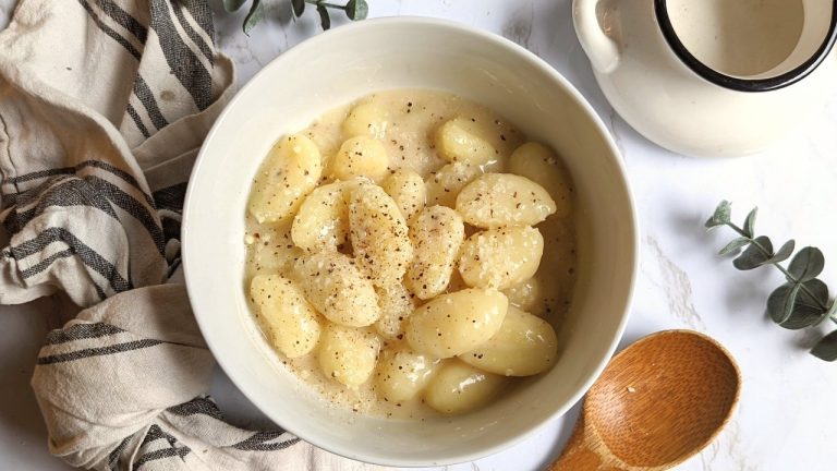 gnocchi with cheese and pepper recipe creamy cheese gnocchi sauce recipes with parmesan cheese and black pepper vegetarian gnocchi recipes creamy white sauce
