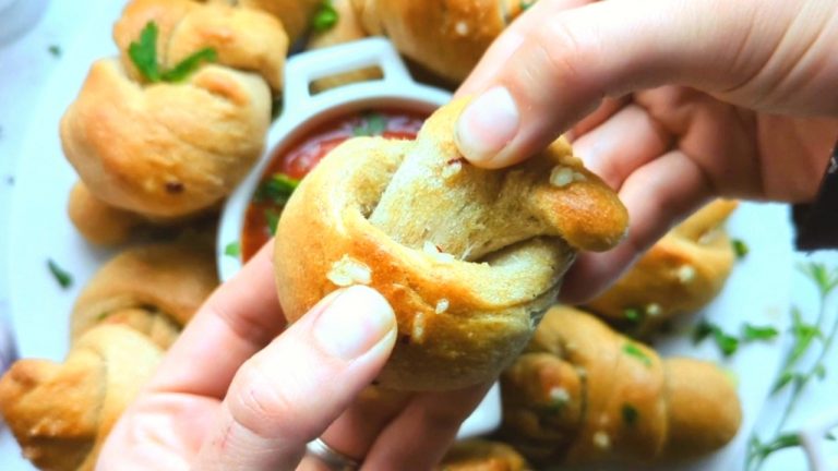 healthy garlic knots whole wheat flour healthy holiday baking savory baking recipes for christmas thanksgiving or any holiday appetizers bread fancy holiday baking with garlic