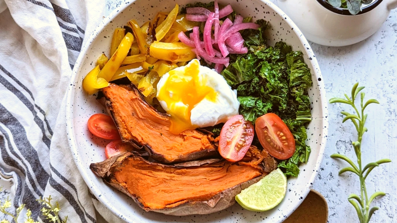 vegetarian sweet potato breakfast bowl recipe with onions tomatoes kale bell peppers and spicy pickled onions.